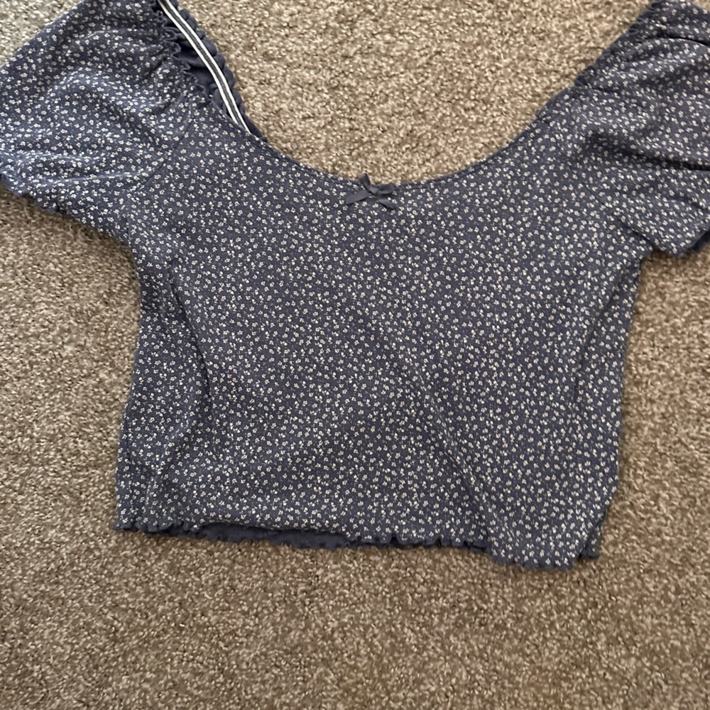 American Eagle Large floral top